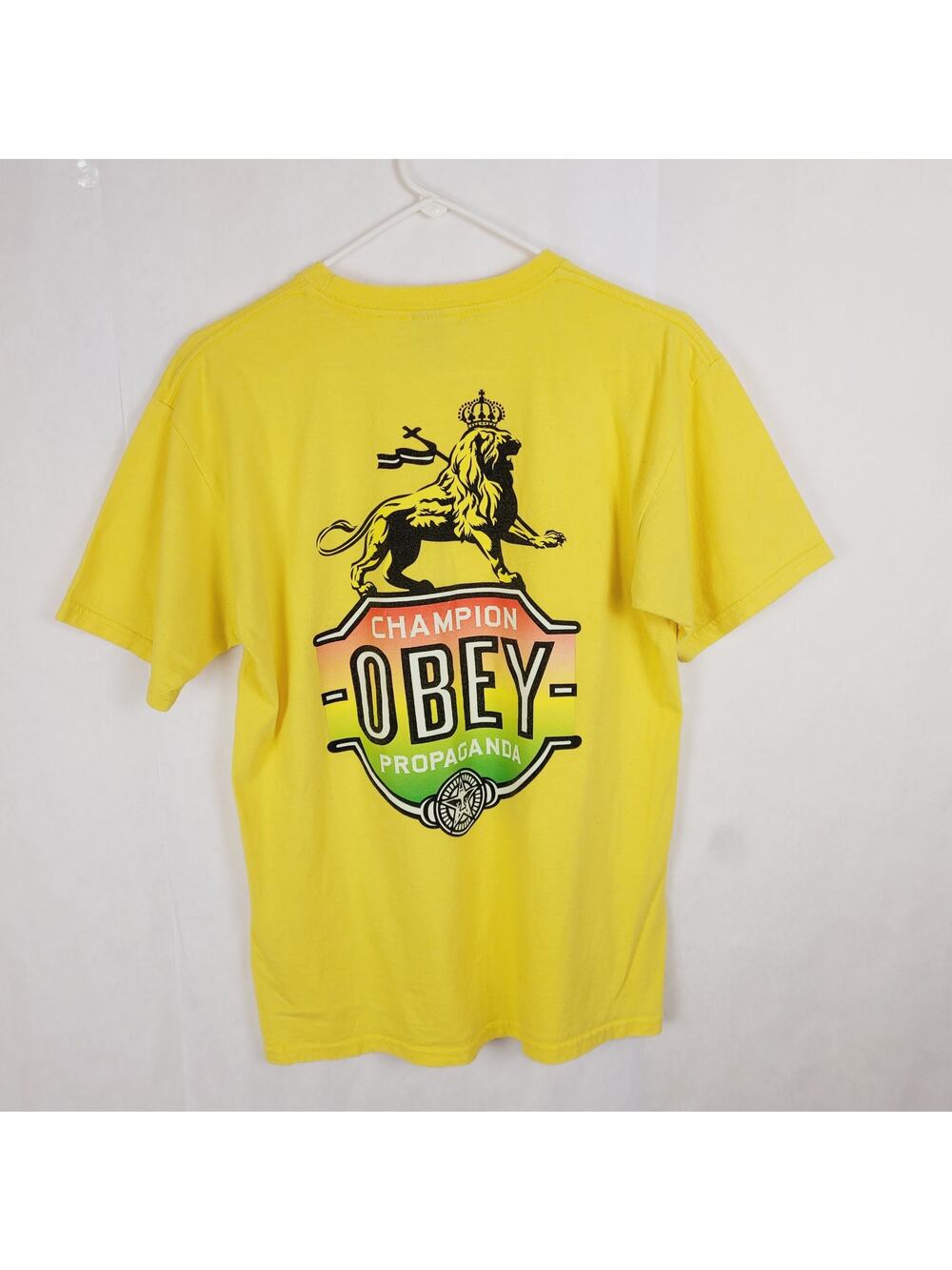 Obey yellow tshirt king lion graphic short sleeved size Medium Y2K Skater